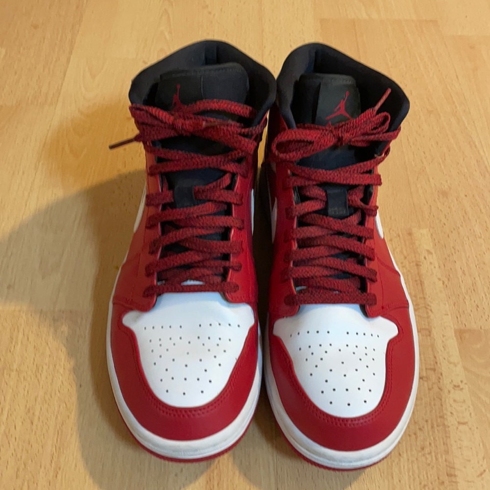 Air Jordan 1 Mid Gym Red White